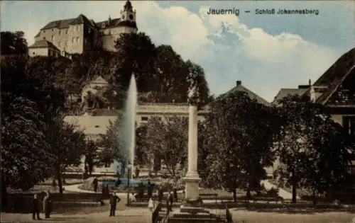 Ak Javorník Jauernig Jauer Region Olmütz, Brunnen, Denkmal, Schloss Johannesberg, Bäume, Jauernig