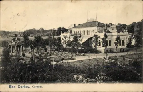 Ak Lázně Darkov Bad Darkau Karviná Karwin Mährisch Schlesien,  Curhaus, Garten, Bäume, Menschen a
