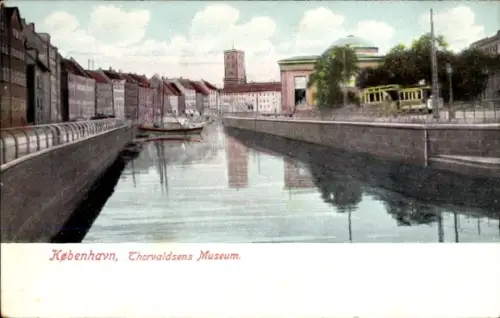 Ak København Kopenhagen Dänemark,  Thorvaldsens Museum, Kanalansicht, Boot, Gebäude