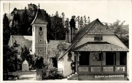 Ak Klamm am Semmering Niederösterreich,  Gebäude mit Uhrturm, Wald, 