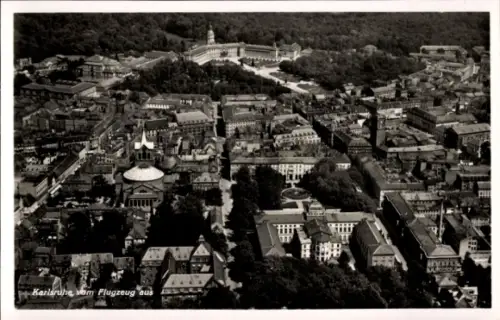 Ak Karlsruhe in Baden, Luftaufnahme von  Stadtansicht, viele Gebäude, Bäume