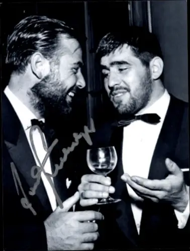 Foto Schauspieler Joachim Fuchsberger mit Mario Adorf, Portrait, Autogramm