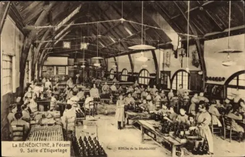 CPA Fécamp Seine Maritime, La Benedictine, Salle d'Etiquetage