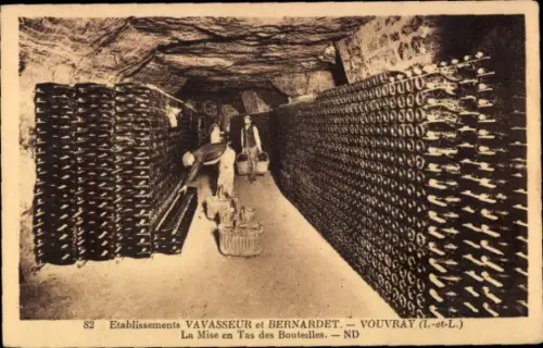 Ak Vouvray Indre et Loire, Etablissements Vavasseur et Bernardet, la Mise en Tas des Bouteilles
