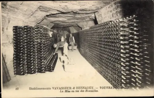 Ak Vouvray Indre et Loire, Etablissements Vavasseur & Bernadet