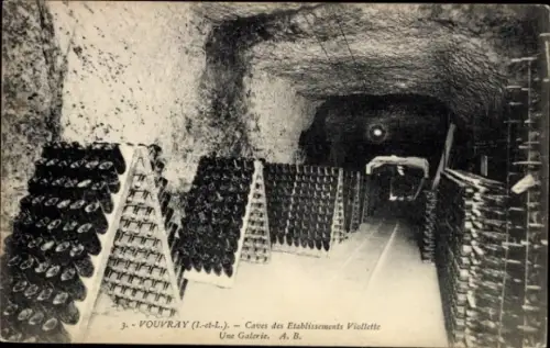 CPA Vouvray Indre et Loire, Caves des Etablissements Viollette, Une Galerie