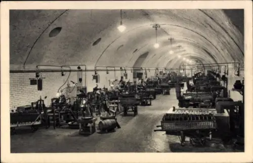 Ak Epernay Marne, Moet & Chandon, Champagner, Chantiers de degorgement