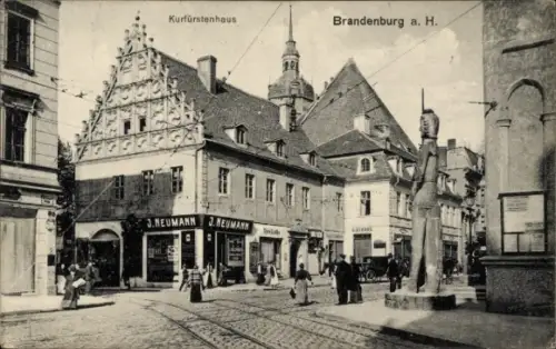 Ak Brandenburg an der Havel, Kurfürstenhaus,  J. Neumann, Straßenansicht