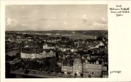 Ak Kiel Schleswig Holstein, Blick vom Rathausturm auf Stadt und Hafen