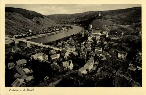 Ak Cochem im Landkreis Cochem Zell Rheinland Pfalz, Blick auf den Ort mit Umgebung