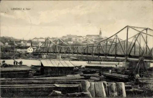 Ak Landau an der Isar Niederbayern, Brücke,  Fluss, Holzstämme, Stadtansicht
