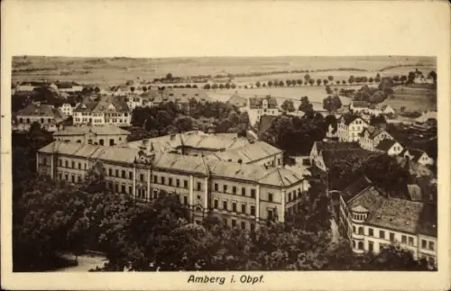 Ak Amberg in der Oberpfalz Bayern, Luftaufnahme von Amberg, Gebäude, Landschaft, Bäume