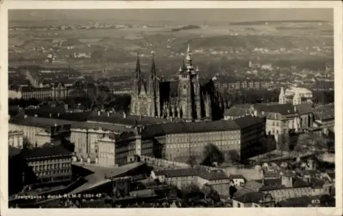 Ak Praha Prag Tschechien, Luftaufnahme von  Prager Burg, Stadtansicht, Schwarz-Weiß