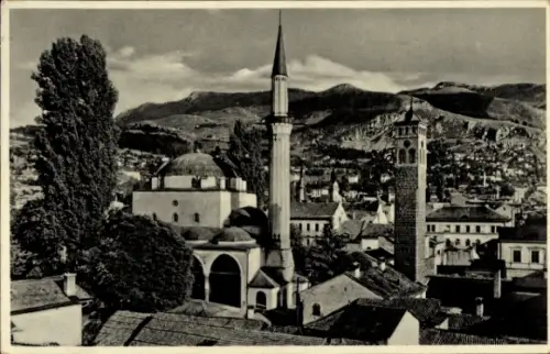 Ak Sarajevo Bosnien Herzegowina, Begova Moschee,  Minarett, Berge im Hintergrund