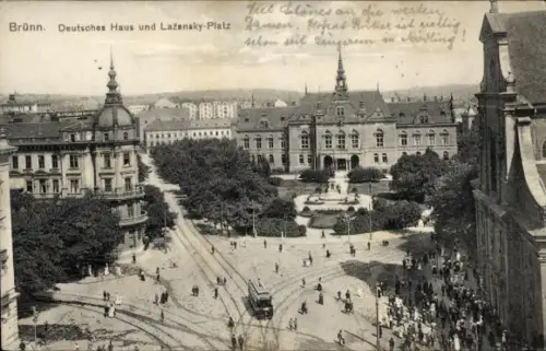 Ak Brno Brünn Südmähren,  Deutsches Haus, Lazansky-Platz, Straßenbahn, Menschen