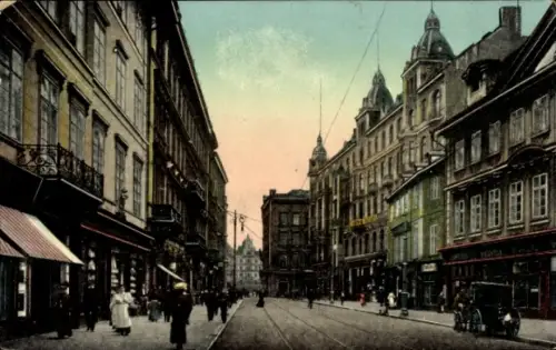 Ak Praha Prag Tschechien, Straße mit n Gebäuden, Menschen, Straßenbahn, Geschäfte