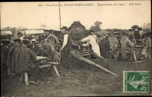 CPA Une Foire en Basse-Normandie, Dégustation du Cidre