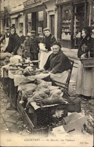 CPA Chartres Eure et Loir, Au Marché, une Vendeuse