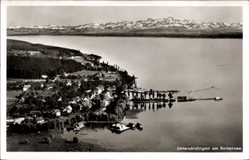Ak Unteruhldingen Uhldingen Mühlhofen am Bodensee, Landschaft am Bodensee, Berge im Hintergrund, 