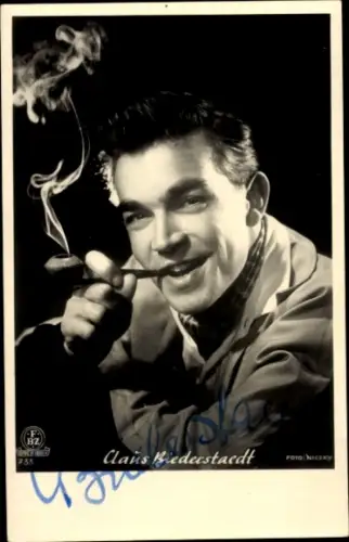 Ak Schauspieler Claus Biederstaedt, Portrait, mit Tabakpfeife, Autogramm