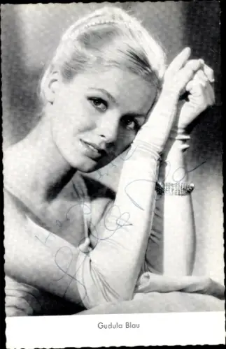 Ak Schauspielerin Gudula Blau, Portrait, Handschuhe, Einmal eine große Dame sein