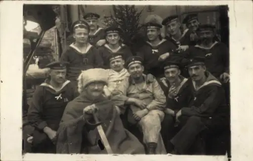 Foto Ak Deutsche Seeleute in Uniform, Gruppenbild, Kaiserliche Marine