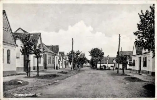 Ak Frankenau Unterpullendorf im Burgenland, Straße mit Bäumen, Häusern, Wolken, Schwarz-Weiß-Foto