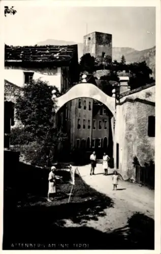 Ak Rattenberg am Inn Tirol, Malerin mit Staffelei