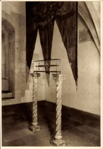 Ak Kraków Krakau Polen, Zwei Säulen, Krönungsschwert, Fahne, Wawel Schloss, Krakau