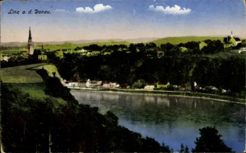 Ak Linz an der Donau Oberösterreich, Landschaft mit Fluss, Kirche, Häusern, Hügeln, Wolken