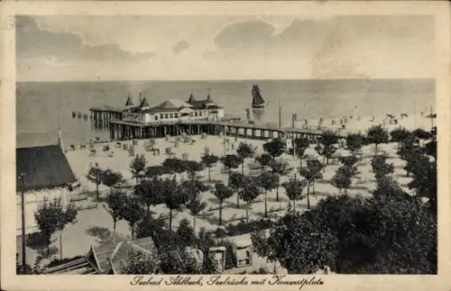 Ak Ostseebad Ahlbeck auf Usedom, Seebad  Seebrücke mit Konzertplate, Bäume, Strandkörbe