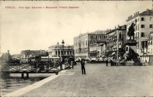 Ak Venezia Venedig Veneto,  Riva degli Schiavoni, Monumento Vittorio Emanuele, Statue, Hafen