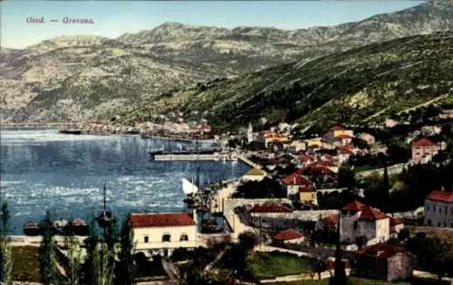 Ak Gruž Gravosa Dubrovnik Kroatien, Blick auf den Hafen, Berge im Hintergrund, Häuser mit roten D