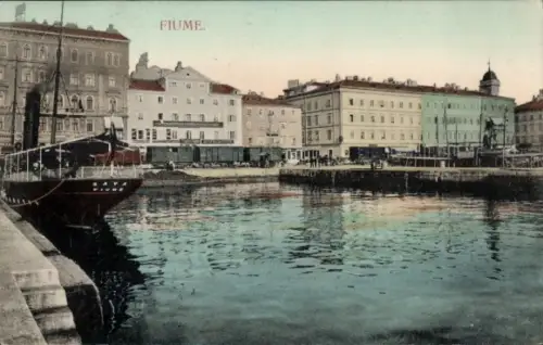 Ak Rijeka Fiume Kroatien,  Hafenansicht, Boote, Gebäude, Wasser
