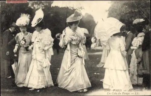 Ak Paris, Aux Courses, eine Wiegeecke