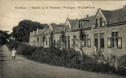 Ak Spaarndam Nordholland Niederlande, Kerklaan, Gemeindewohnungen