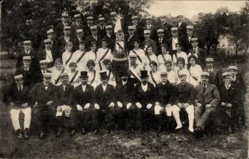 Studentika Ak Strasbourg Straßburg Elsass Bas Rhin, Gruppenaufnahme von Studenten und Studentinnen