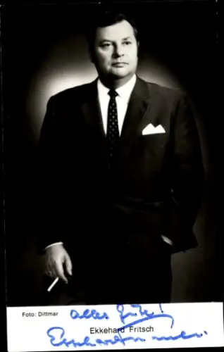 Ak Schauspieler Ekkehard Fritsch, Portrait, Autogramm, Zigarette
