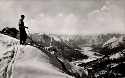 Ak Reutte in Tirol, Berglandschaft, Lechtal