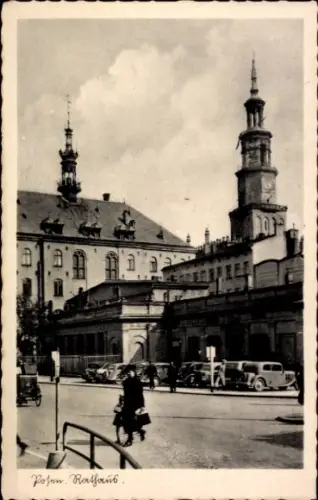 Ak Posen, Blick auf das Rathaus, Straße, Autos