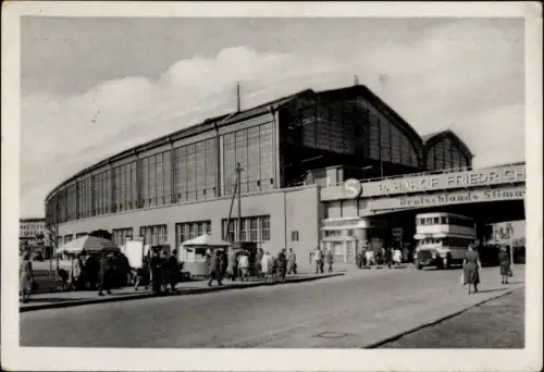 Ak Berlin Mitte, Bahnhof Friedrichstraße, Bus