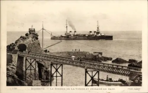 Ak Biarritz Pyrénées Atlantiques,  Rocher de la Vierge, Kriegsschiff, Foto Jugand