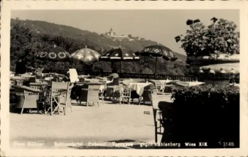 Ak Wien 19. Döbling, Schlosshotel Cobenzl, Terrasse gegen Kahlenberg