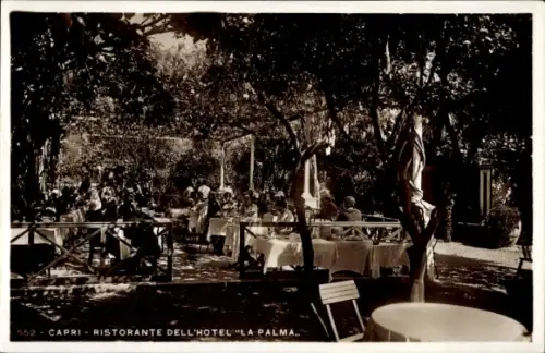 Ak Capri Neapel Campania, Restaurant im Freien, viele Gäste, Bäume, Tische, Hotel La Palma