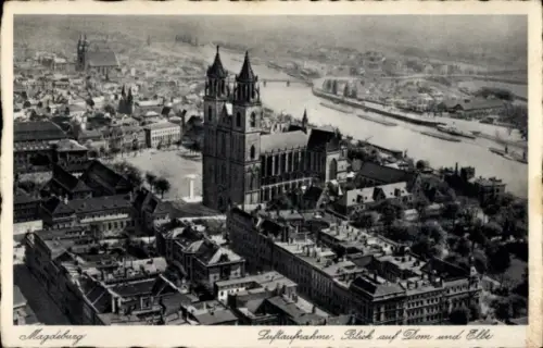 Ak Magdeburg an der Elbe, Luftaufnahme von  Blick auf Dom und Elbe