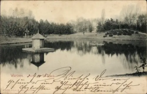 Ak Wurzen in Sachsen, Wasserfläche mit Pavillon, Bäume, Parklandschaft, Menschen im Hintergrund