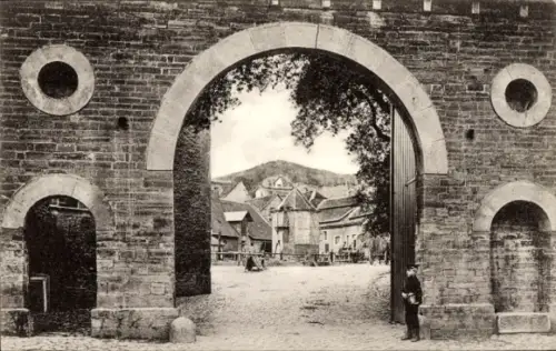 Ak Blankenburg am Harz, Bogenarchitektur, Tor, Domänenhof, Blankenburg a. H.