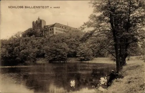 Ak Ballenstedt im Harz, Schloss  Wasser, Bäume, Person am Ufer
