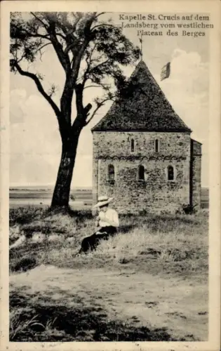 Ak Landsberg im Saalekreis, Kapelle St. Crucis,  Baum, Wiese, westliches Plateau
