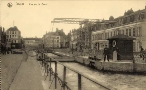 Ak Douai Nord, Schwarz-Weiß-Bild, Kanalansicht, Brücke, Gebäude, Douai